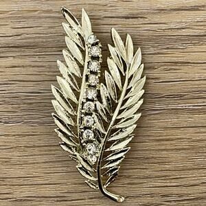 Gerry’s Double Feather with Clear Rhinestones Brooch Vintage Gold Tone Pin